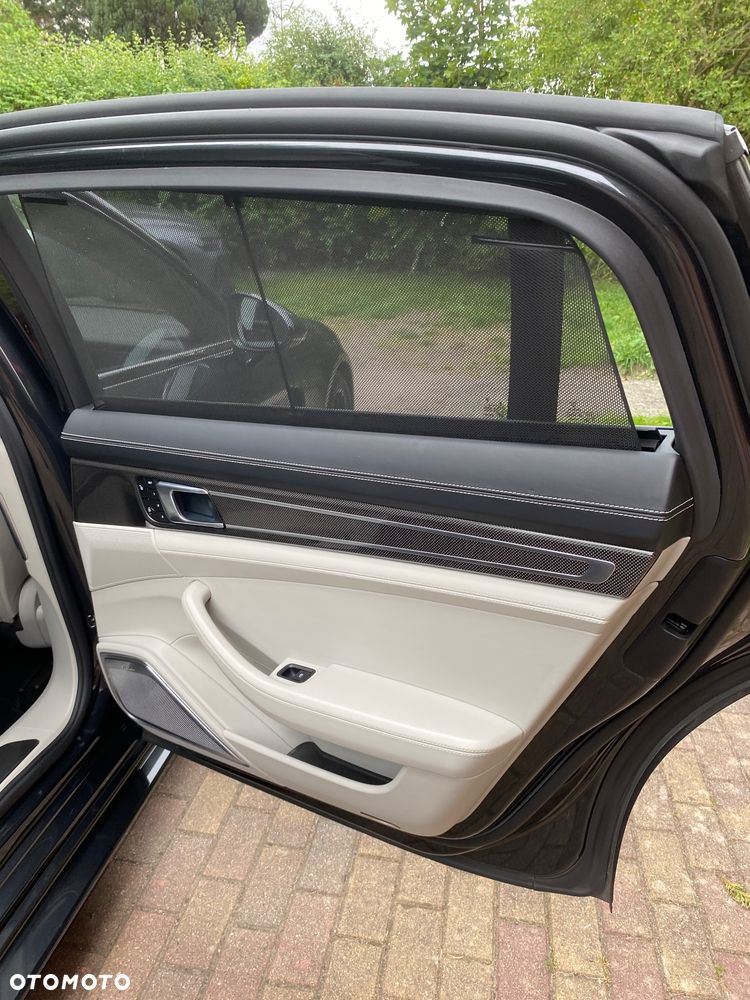 Porsche Panamera 4S Executive - 12