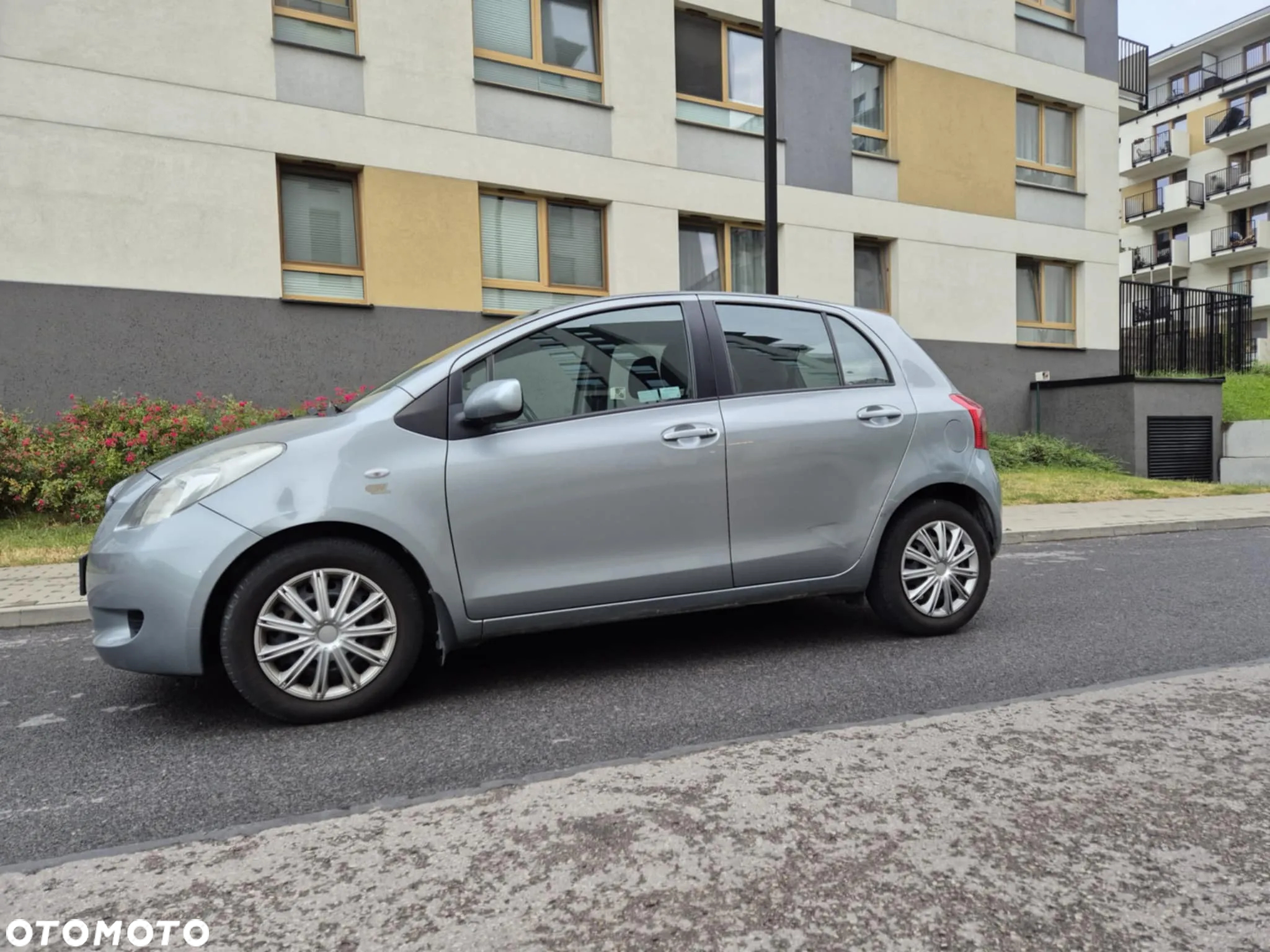 Toyota Yaris 1.3 Sol - 4