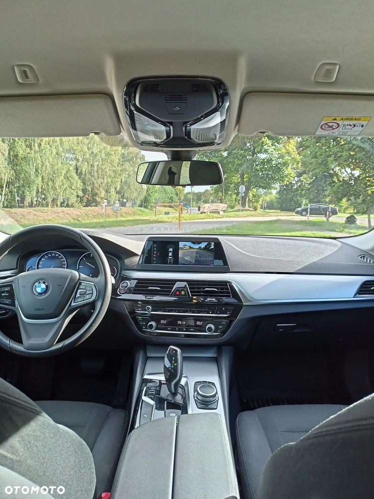 BMW Seria 5 518d - 12