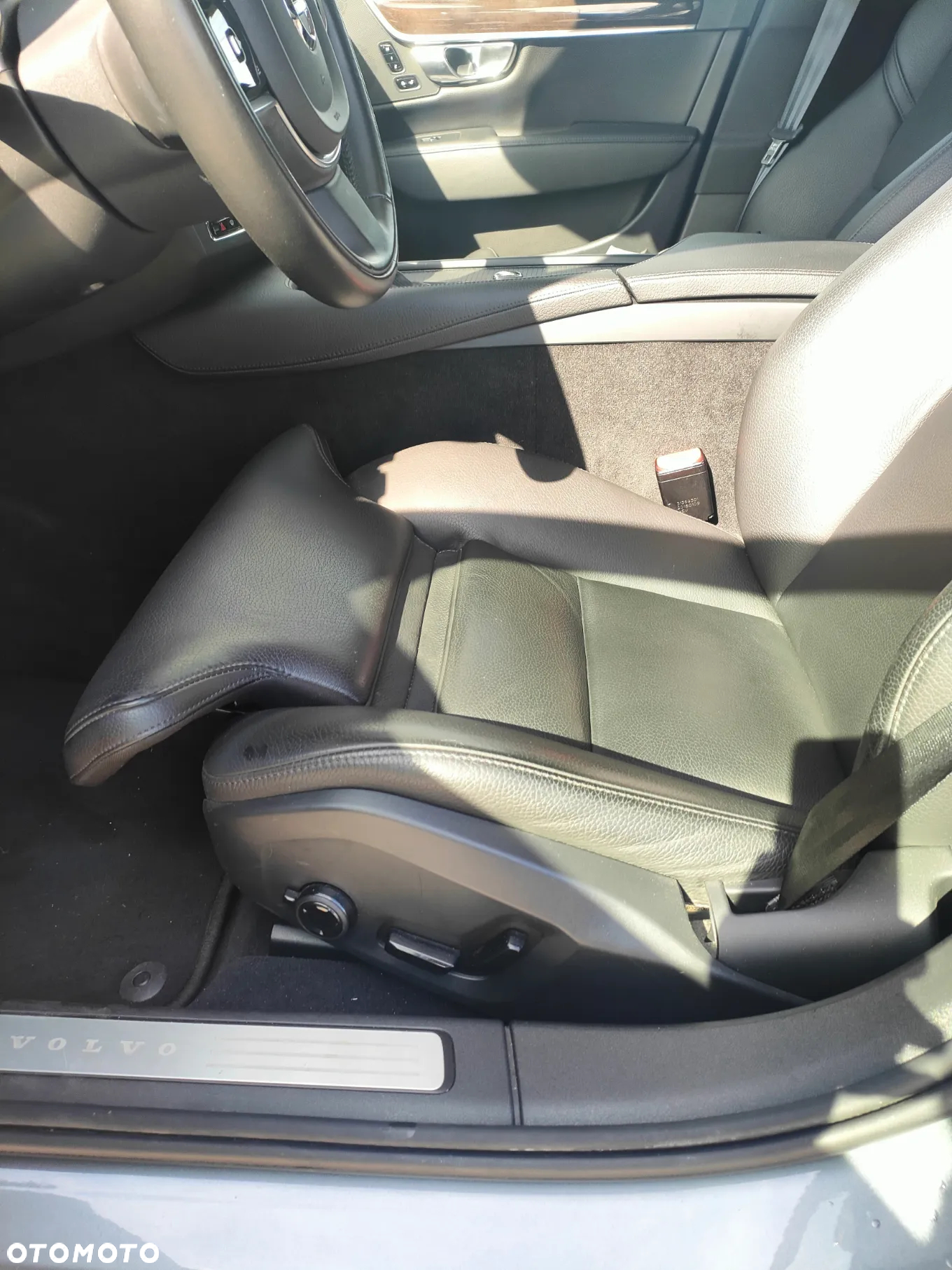 Volvo S90 D5 SCR AWD Momentum Pro - 24
