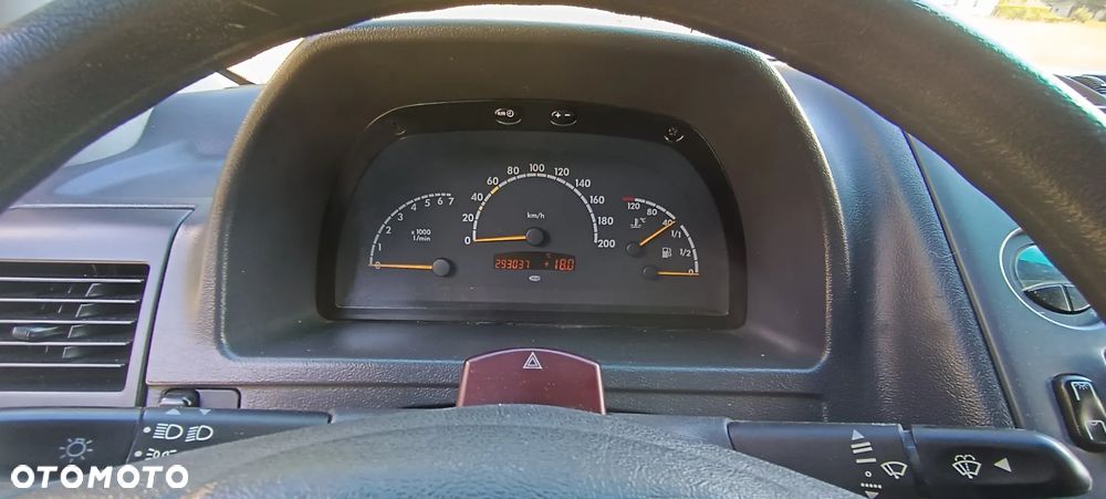 Mercedes-Benz Klasa V - 2