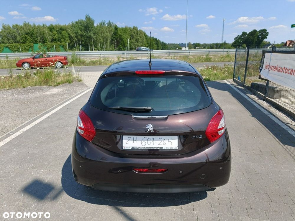 Peugeot 208 - 10