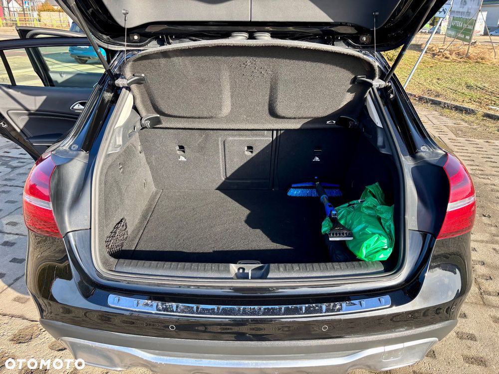 Mercedes-Benz GLA 200 7G-DCT - 12