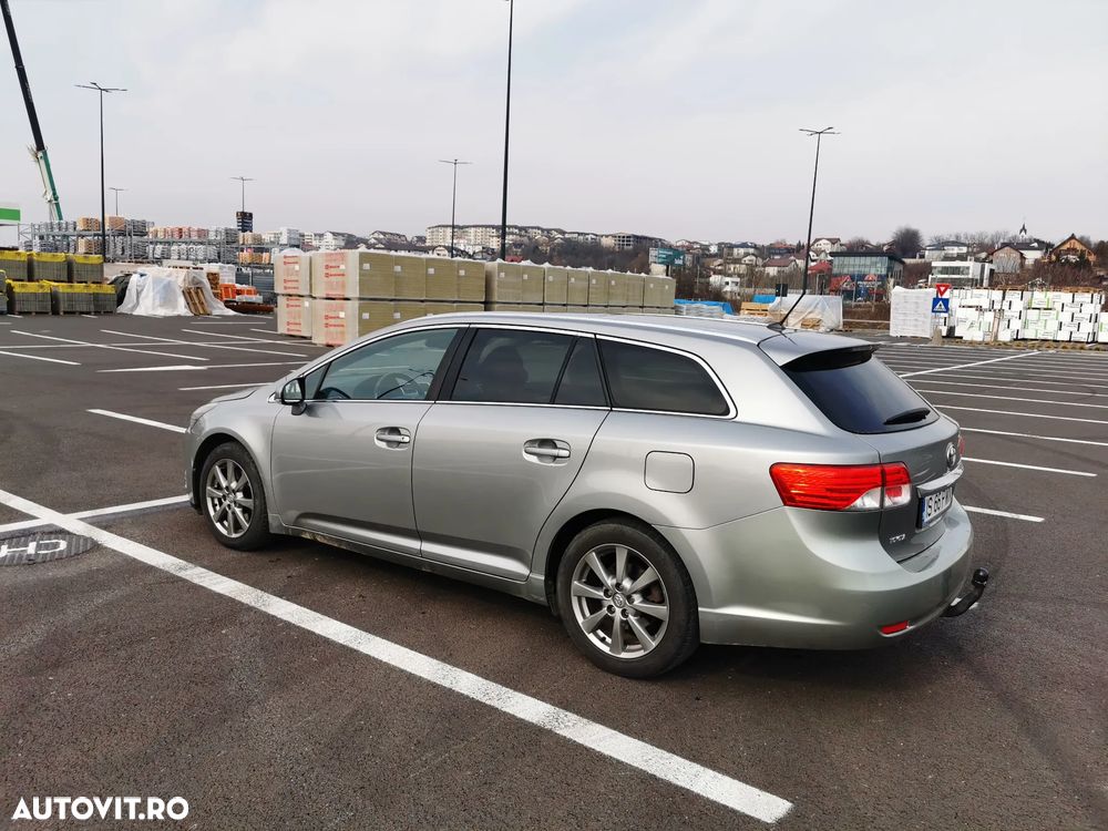 Toyota Avensis 2.2 D-4D Station Sol - 4