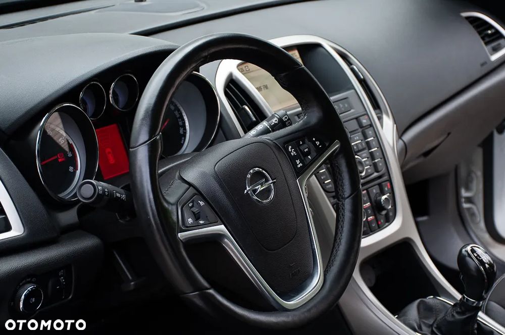 Opel Astra 1.6 Turbo 150 Jahre - 24