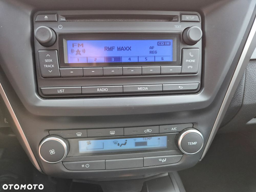 Toyota Avensis 1.6 Active - 24