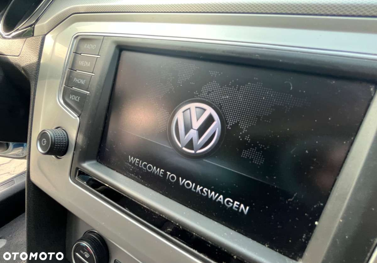 Volkswagen Passat - 31
