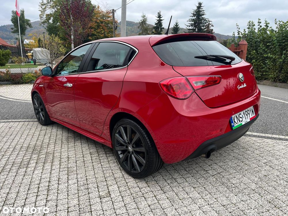 Alfa Romeo Giulietta 2011 photo 2