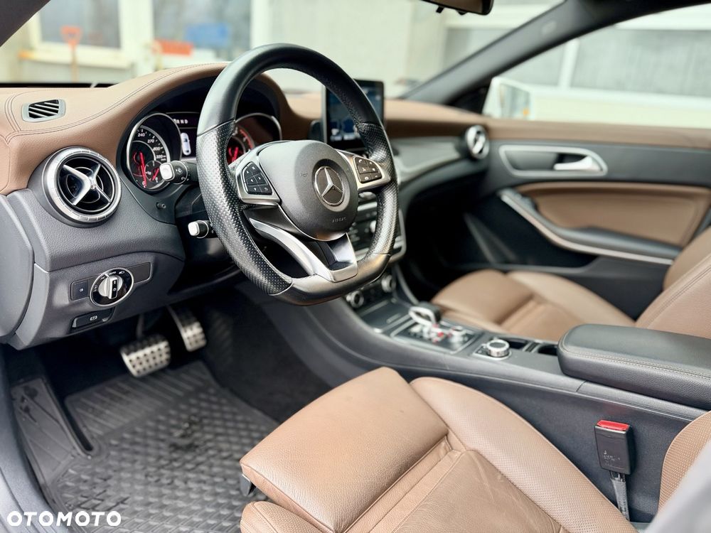 Mercedes-Benz CLA AMG 45 4-Matic - 14