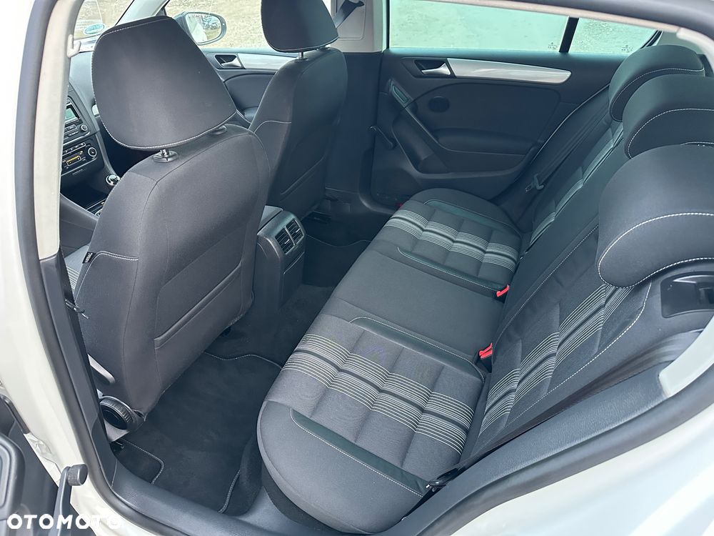 Volkswagen Golf 1.6 TDI DPF BlueMotion Technology MATCH - 23