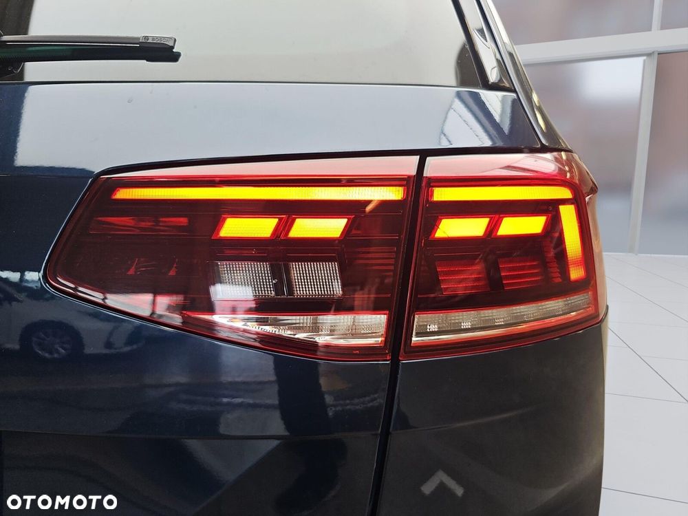 Volkswagen Passat Variant 2.0 TDI EVO Essence DSG - 35