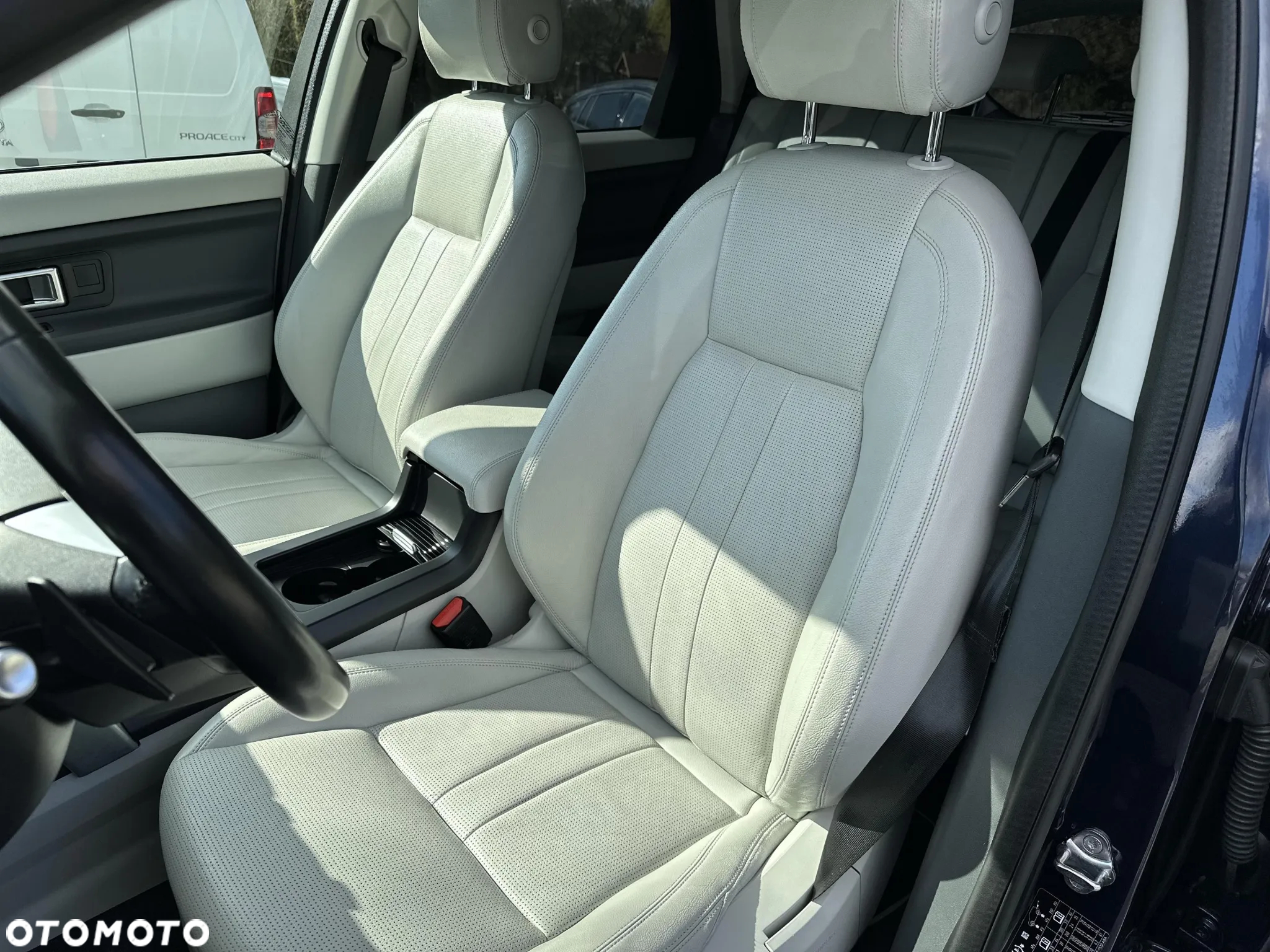 Land Rover Discovery Sport 2.0 TD4 SE - 11