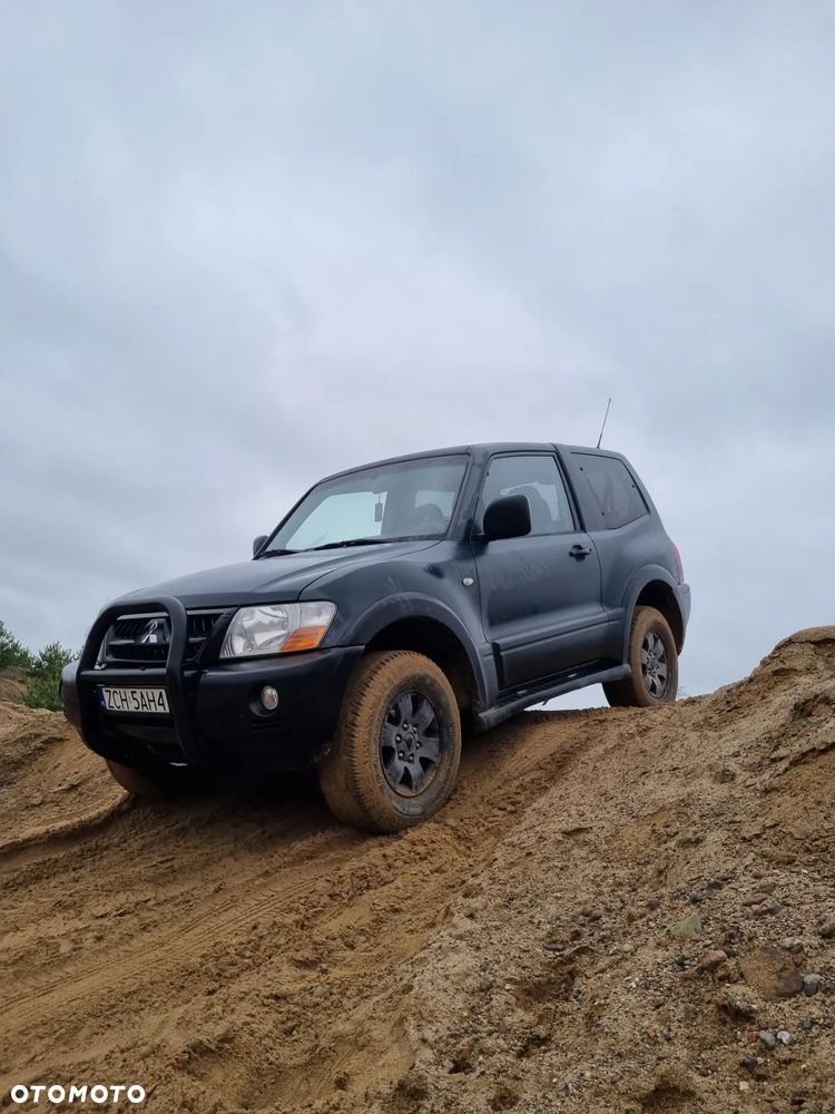 Mitsubishi Pajero - 1