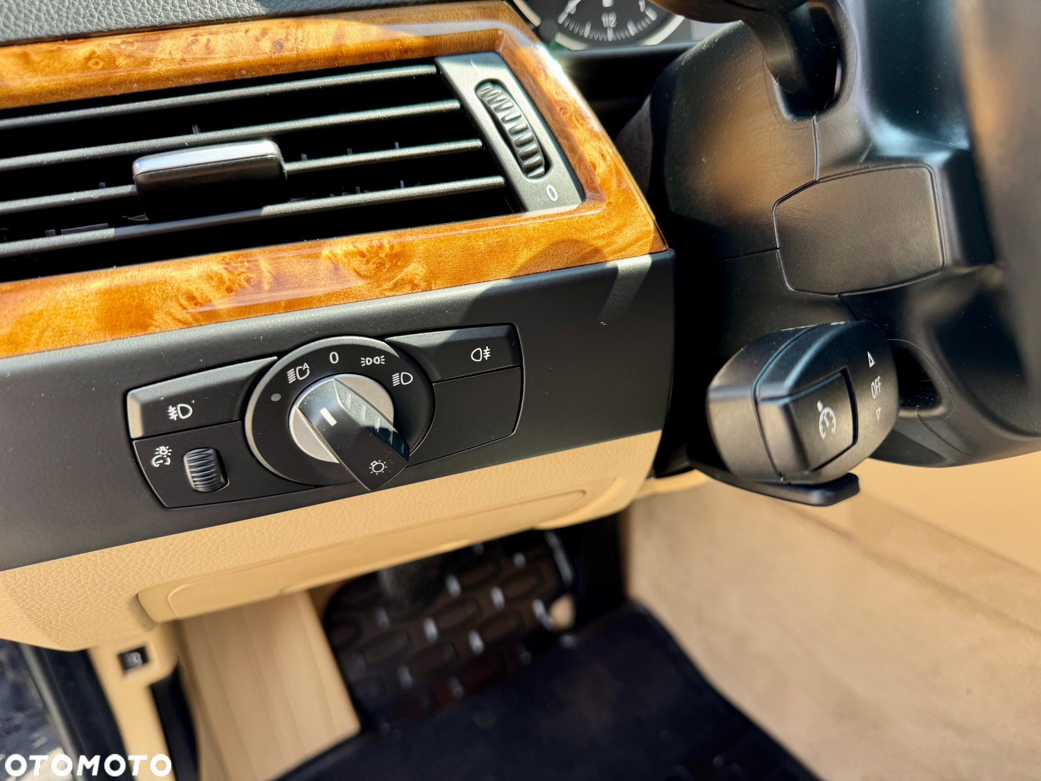 BMW Seria 5 523i - 28