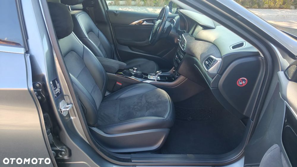 Infiniti Q30 1.5d DCT Premium City Black - 27