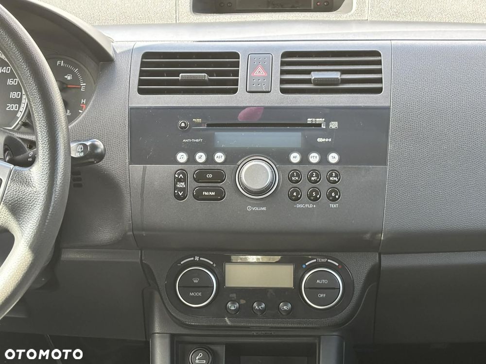 Suzuki Swift 1.3 DDiS 16v GLX - 6