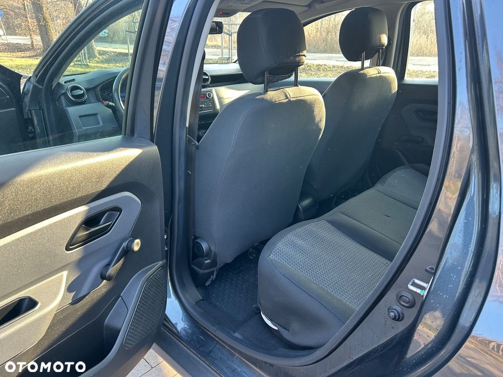 Dacia Duster 1.6 SCe Blackshadow S&S - 9