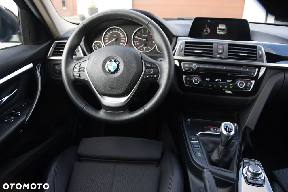 BMW Seria 3 320i Touring Sport Line - 7