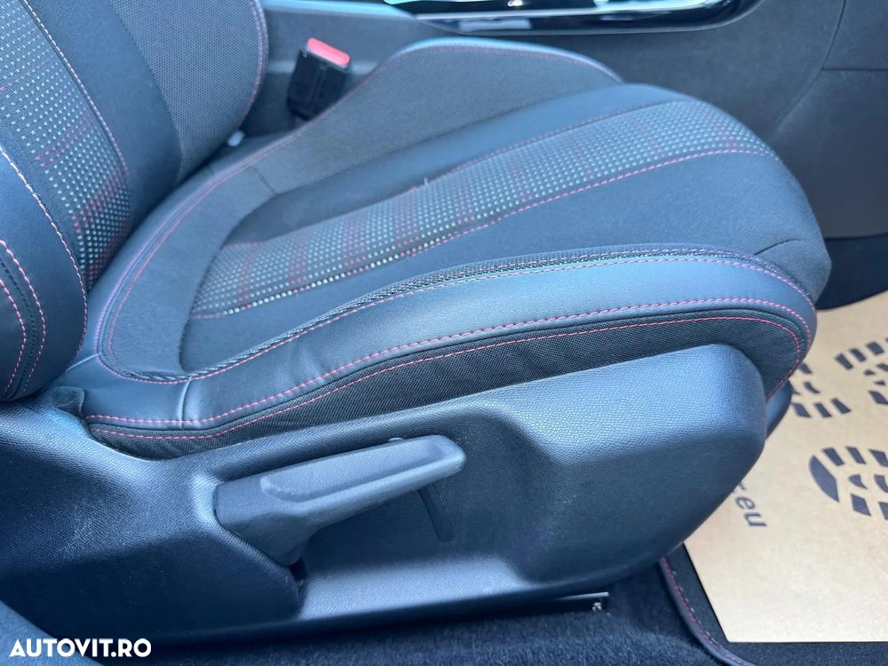 Peugeot 308 SW 1.5L BlueHDI EAT8 GT - 23