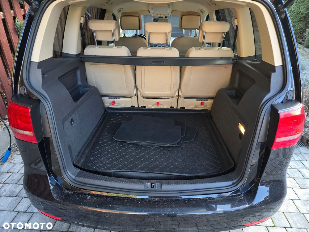 Volkswagen Touran 2.0 TDI DPF Highline DSG - 11