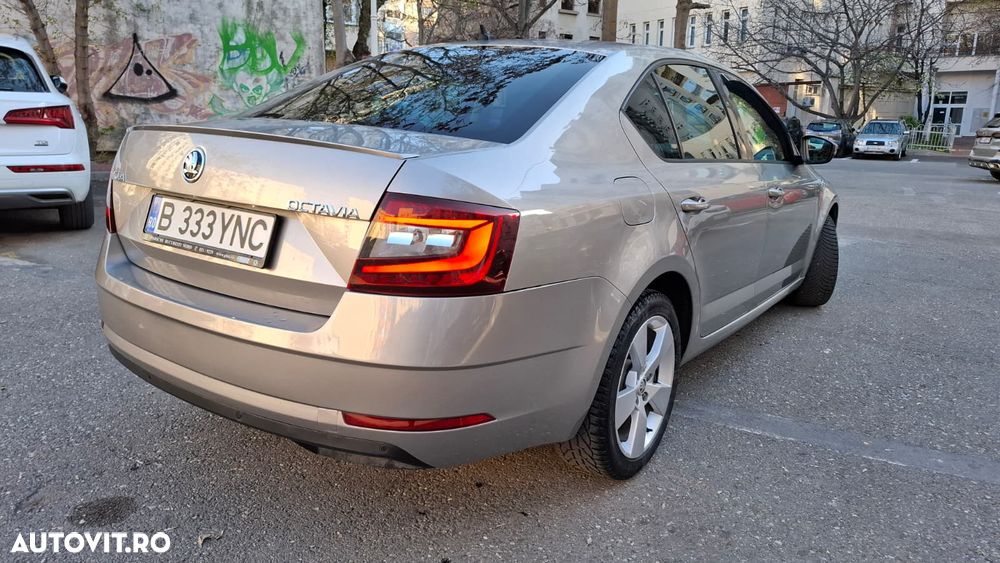 Skoda Octavia 2.0 TDI DSG Ambition - 4