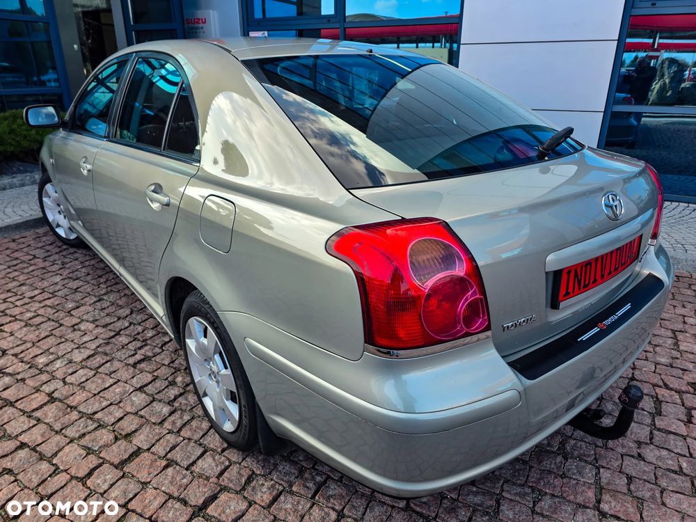 Toyota Avensis - 8