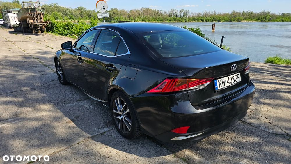 Lexus IS 300h Business Edition - 10