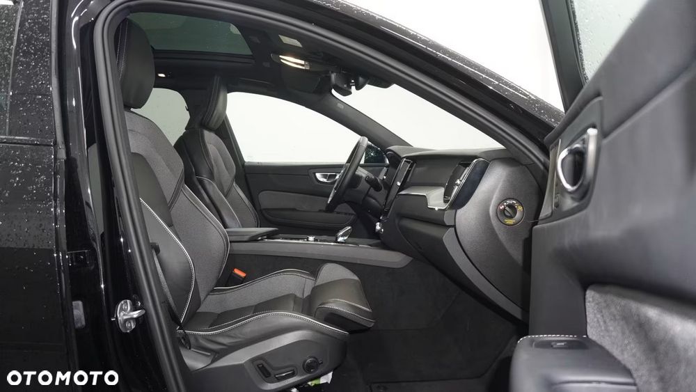 Volvo XC 60 B5 B AWD Plus Black Edition - 12