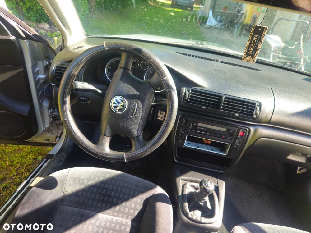 Volkswagen Passat - 4
