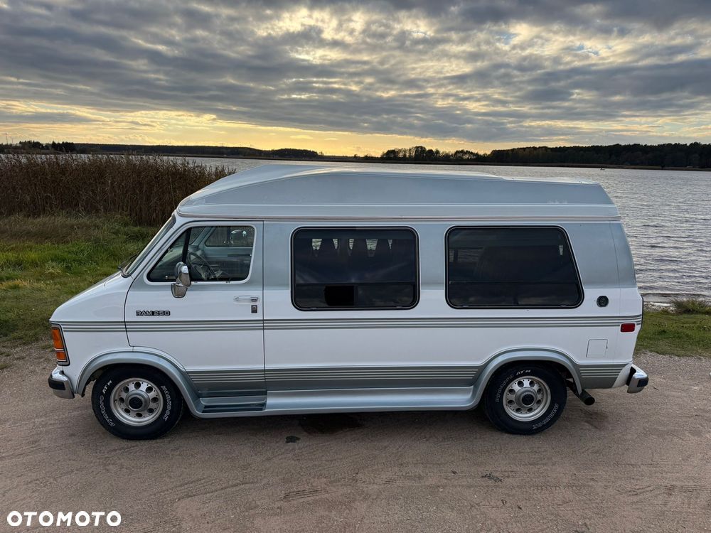 Dodge RAM VAN B250 318 V8 - 2