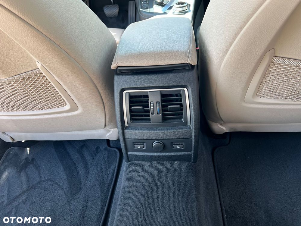 BMW Seria 3 330i M Sport - 12