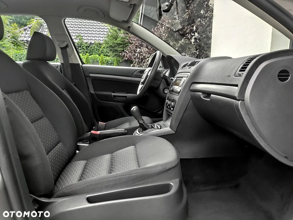 Skoda Octavia 1.6 Ambiente - 9