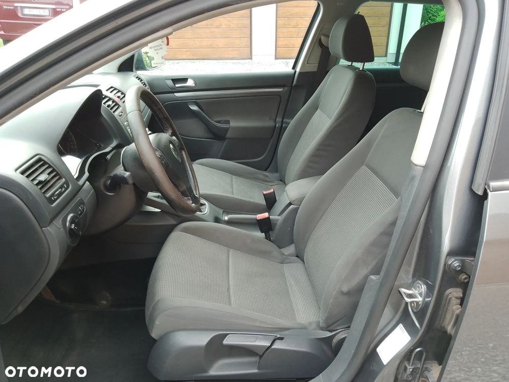 Volkswagen Golf - 10
