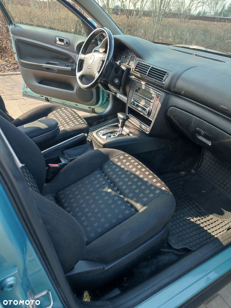 Volkswagen Passat - 10