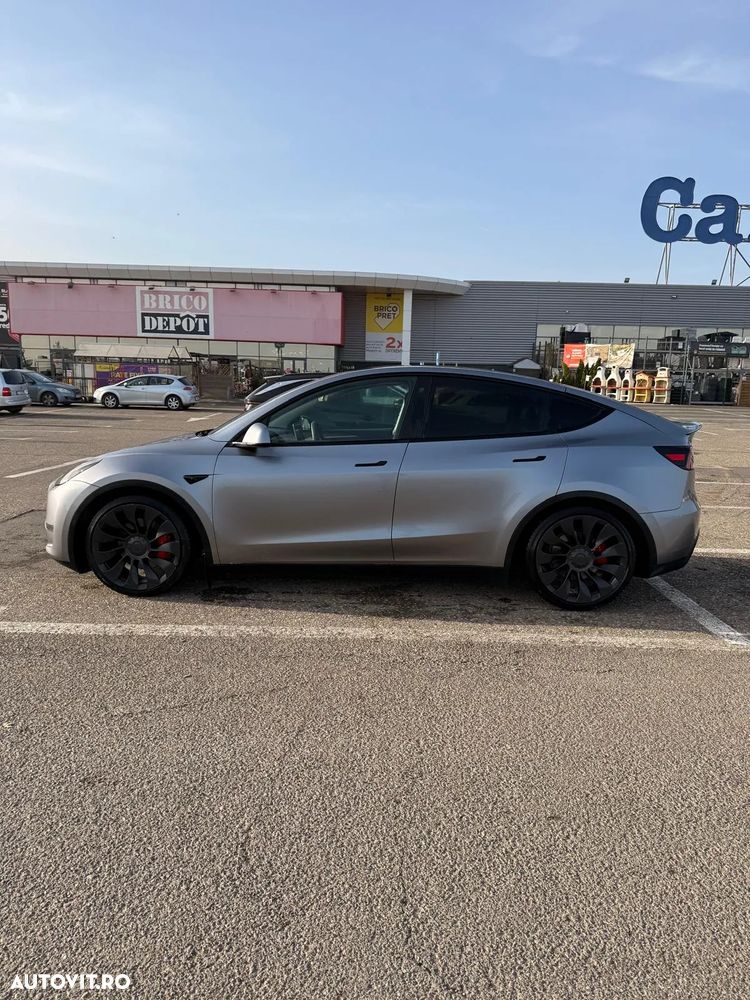 Tesla Model Y AWD Performance - 8