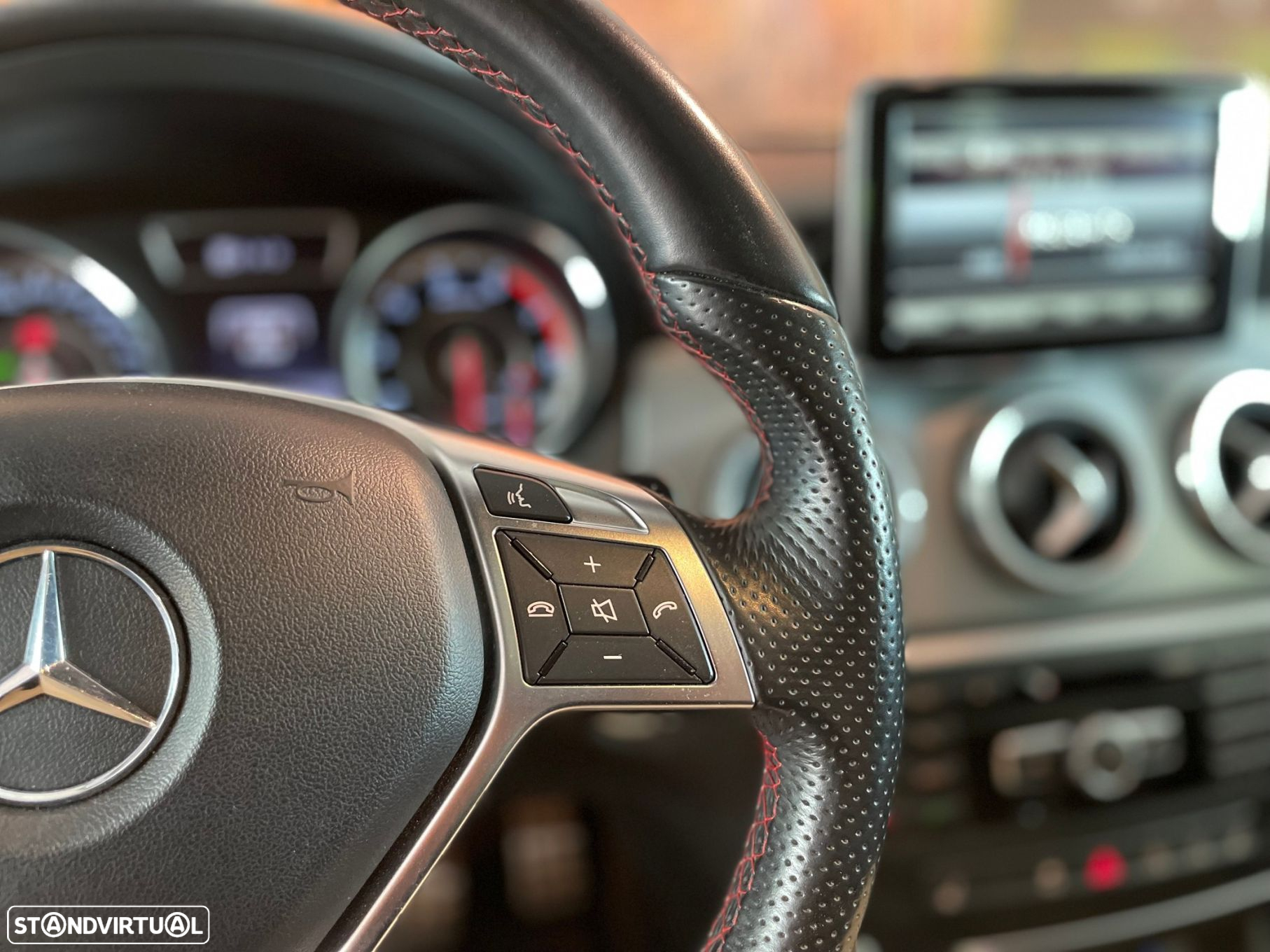 Mercedes-Benz GLA 45 AMG 4-Matic - 14