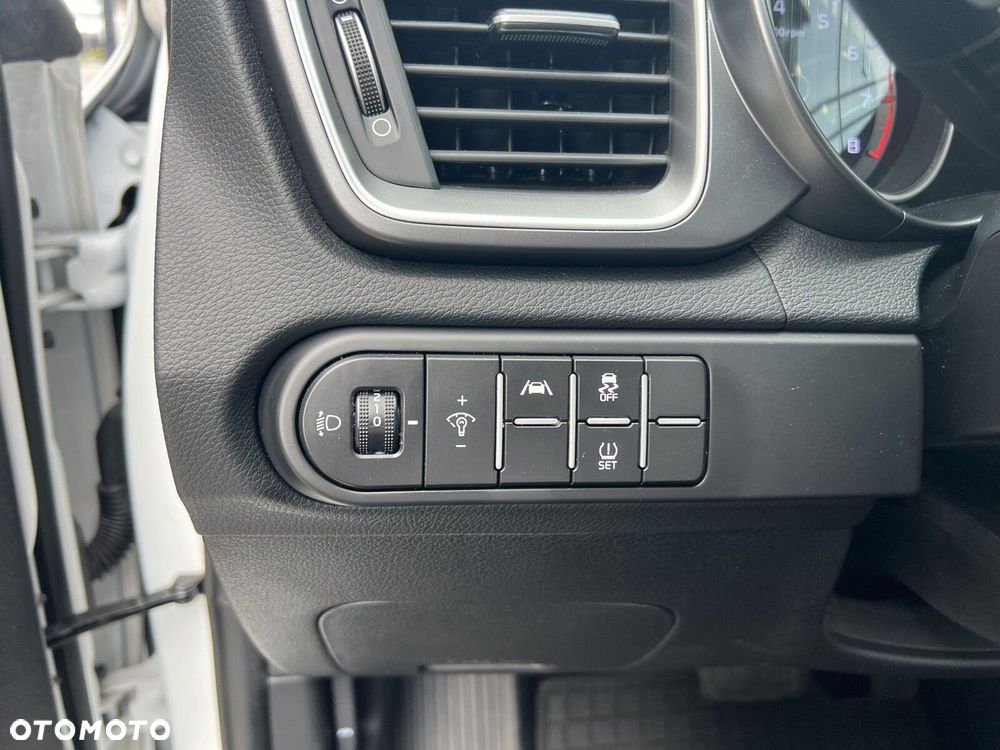 Kia Ceed - 12