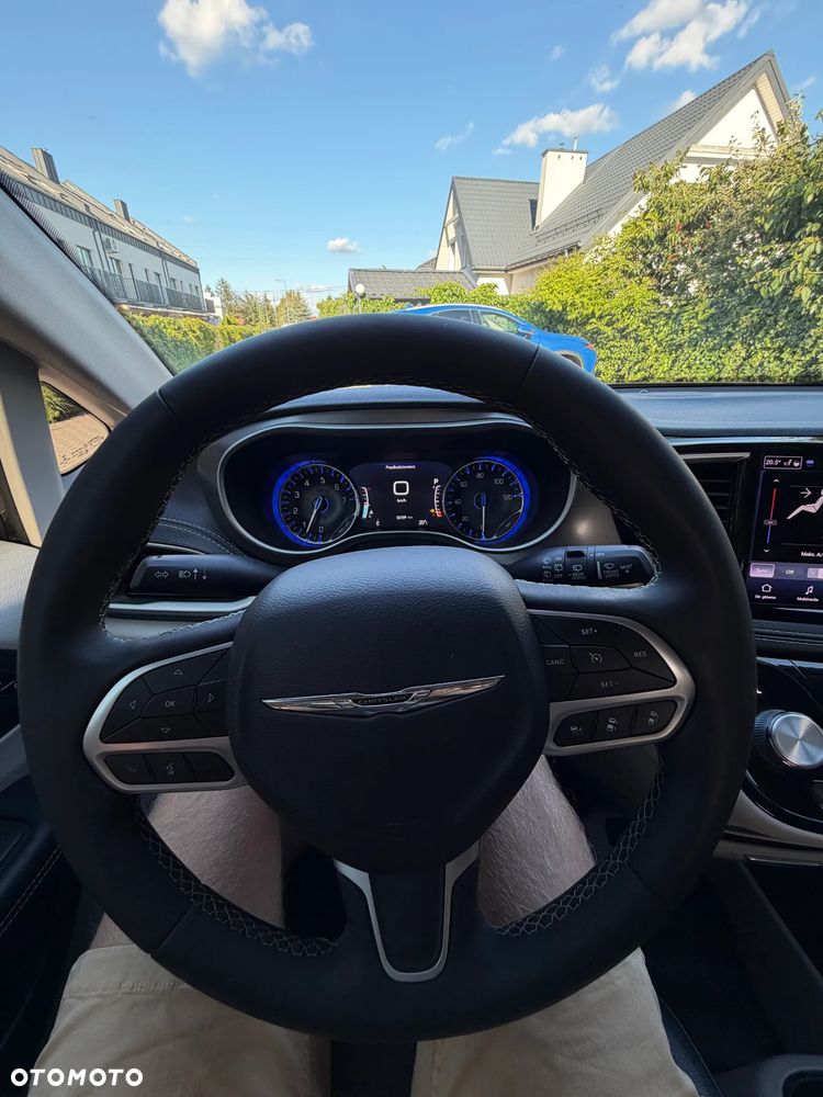 Chrysler Pacifica - 28