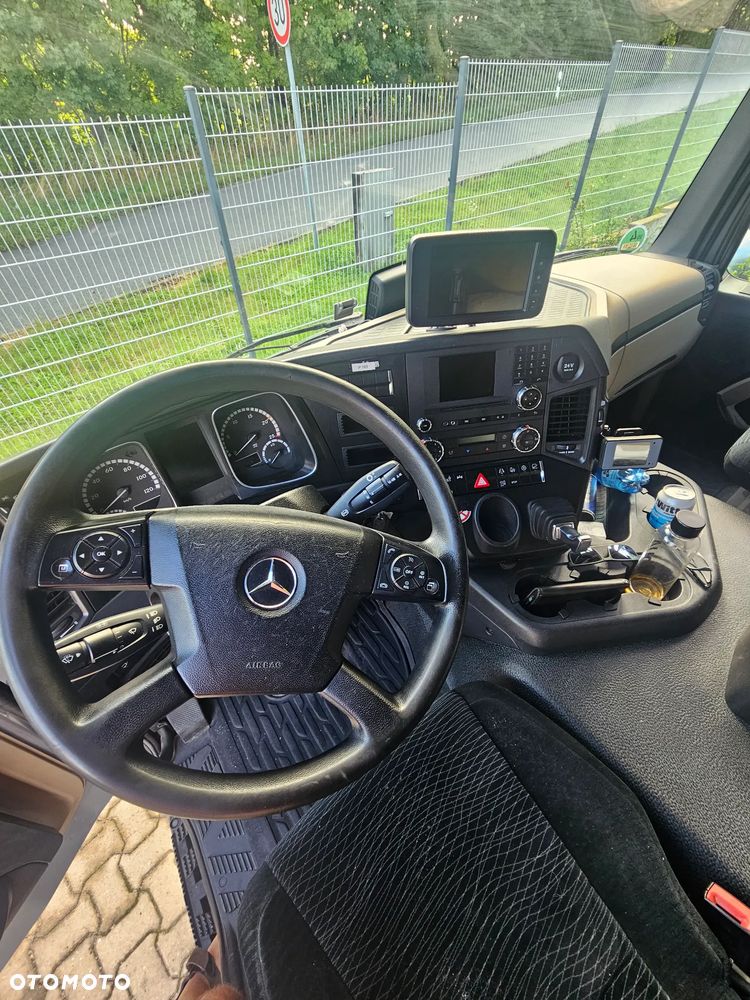 Mercedes-Benz Actros - 10