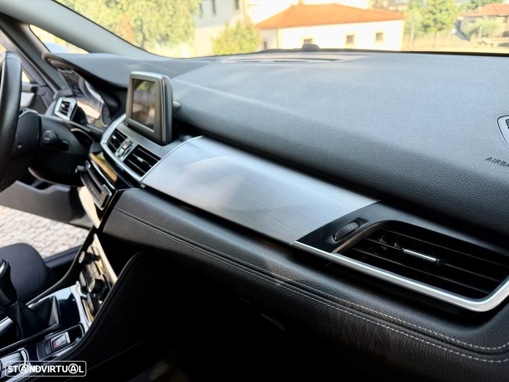 BMW 218 Active Tourer d Line Sport - 40