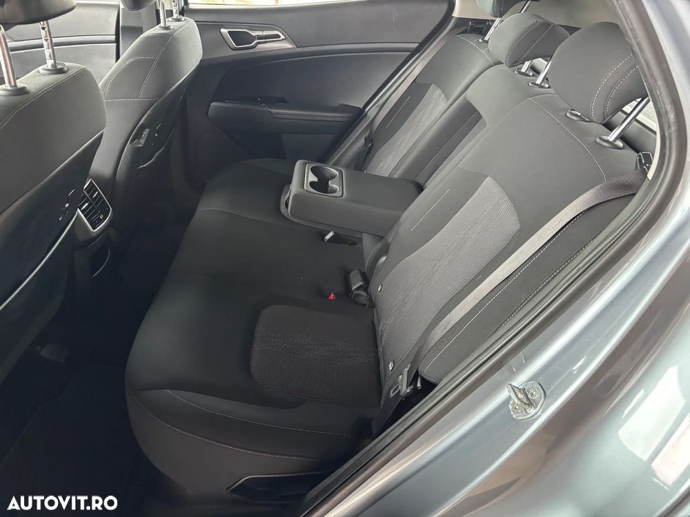 Kia Sportage 1.6 T-GDI HEV 6AT 4x2 Style - 36