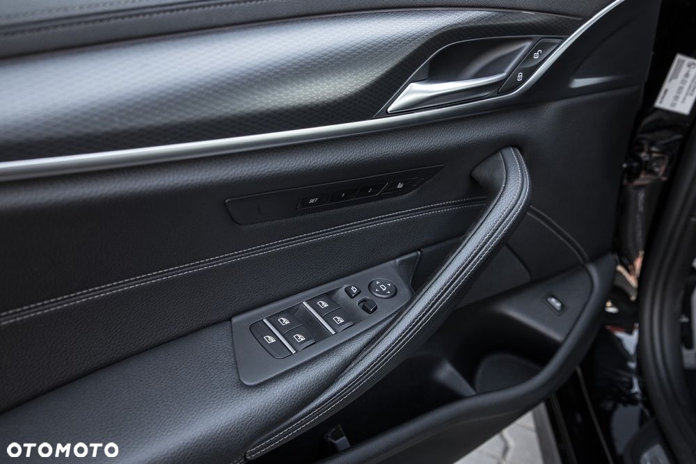 BMW Seria 5 530i xDrive Sport Line sport - 34