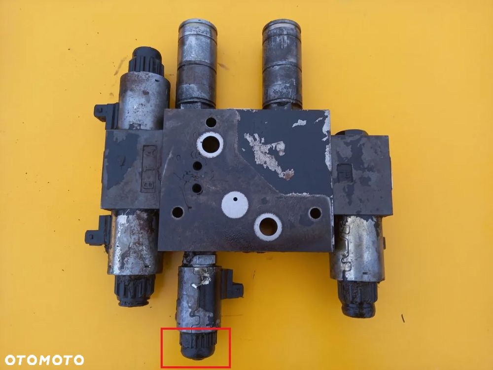 Sekcja hydrauliczna elektroniczna blok zawór Case CS130 - 5