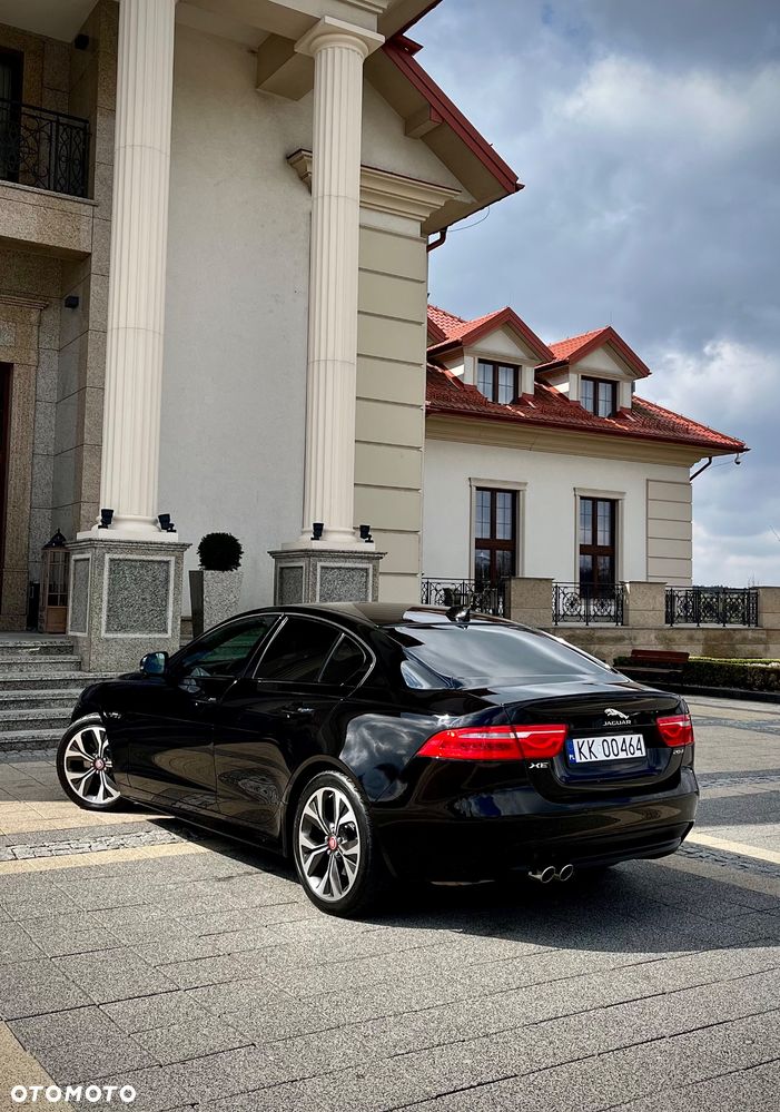 Jaguar XE 2.0 D R-Sport - 12