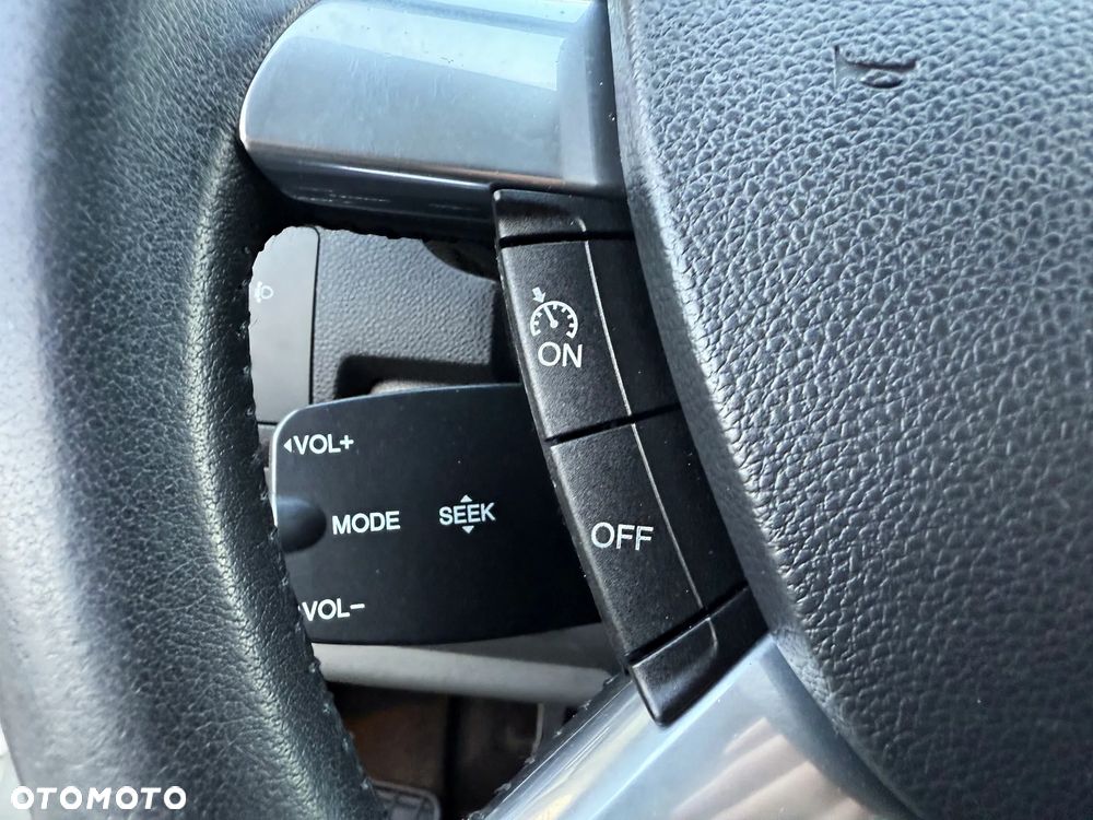Ford Kuga 2.0 TDCi 2x4 Titanium - 12