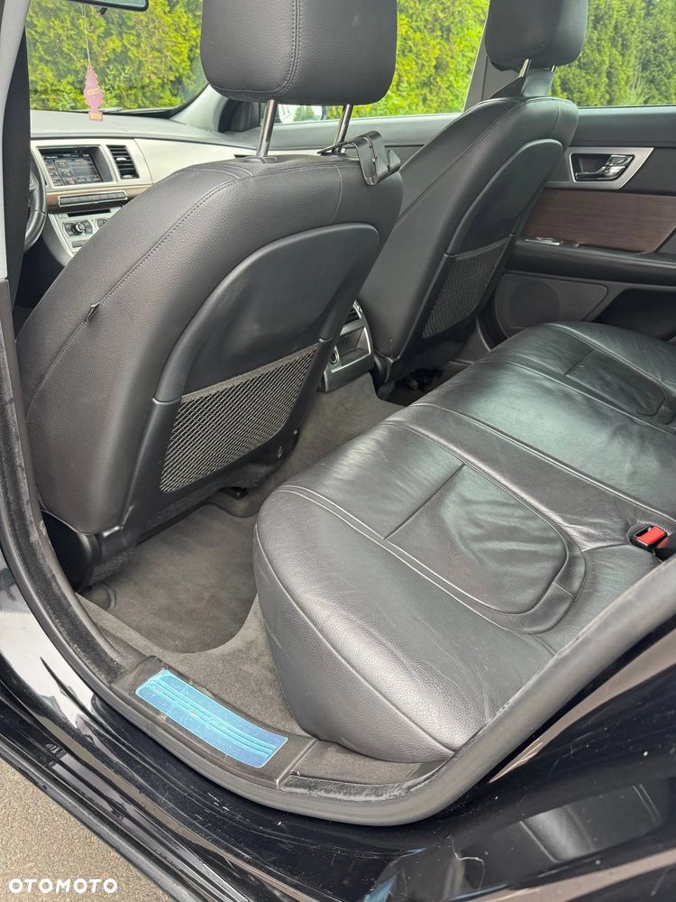 Jaguar XF 2.0 T Luxury - 19
