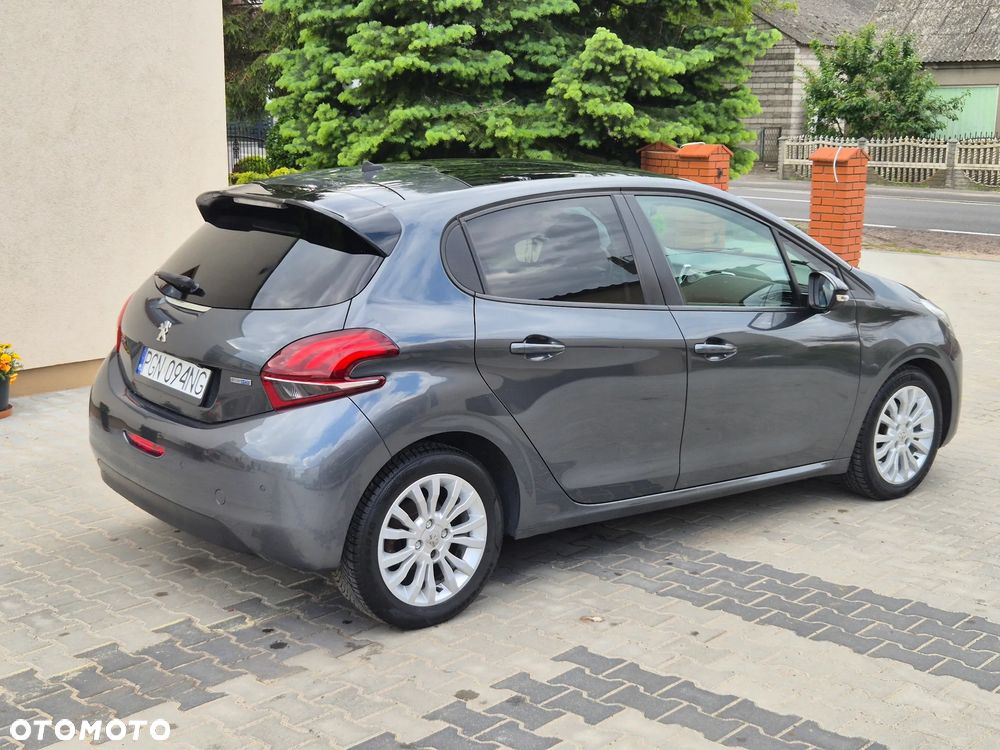 Peugeot 208 1.6 BlueHDi Allure S&S - 11