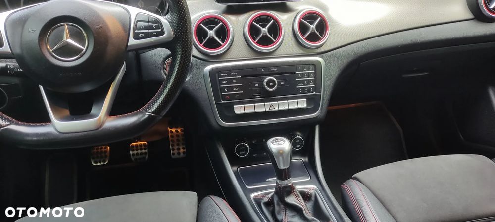 Mercedes-Benz CLA 180 AMG Line - 33