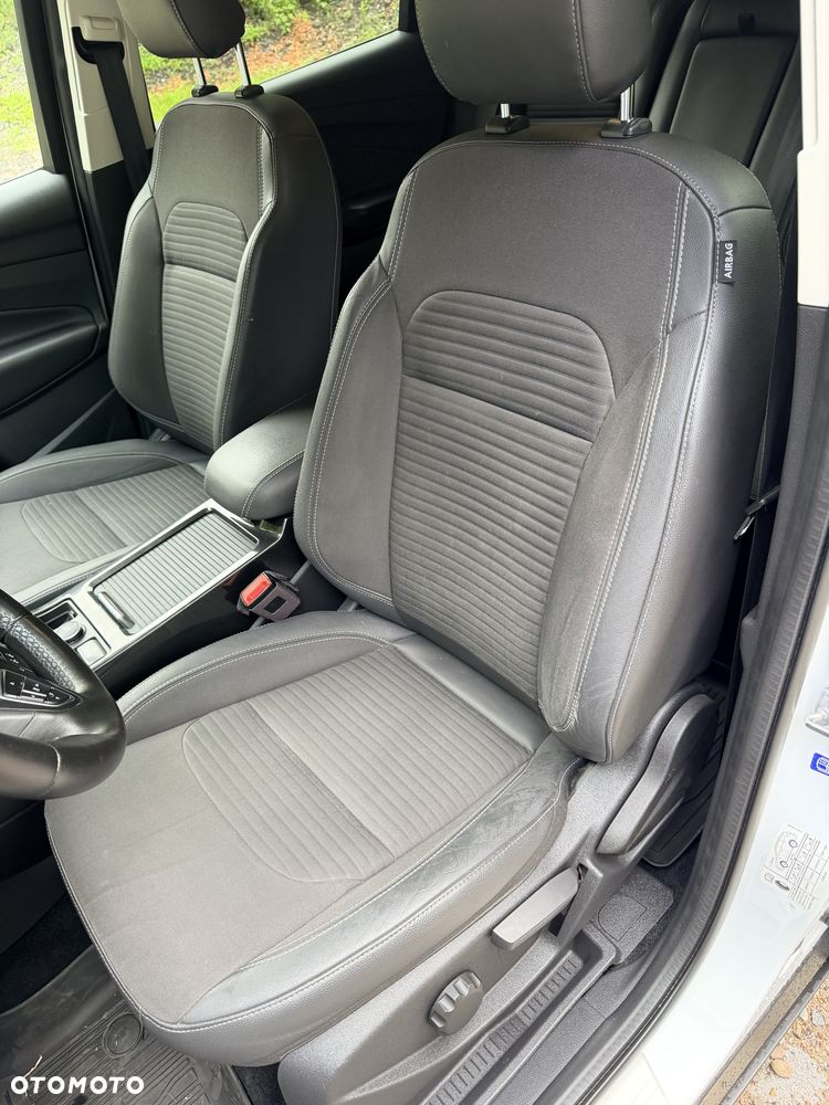 Ford Kuga 2.0 TDCi 2x4 Titanium - 23