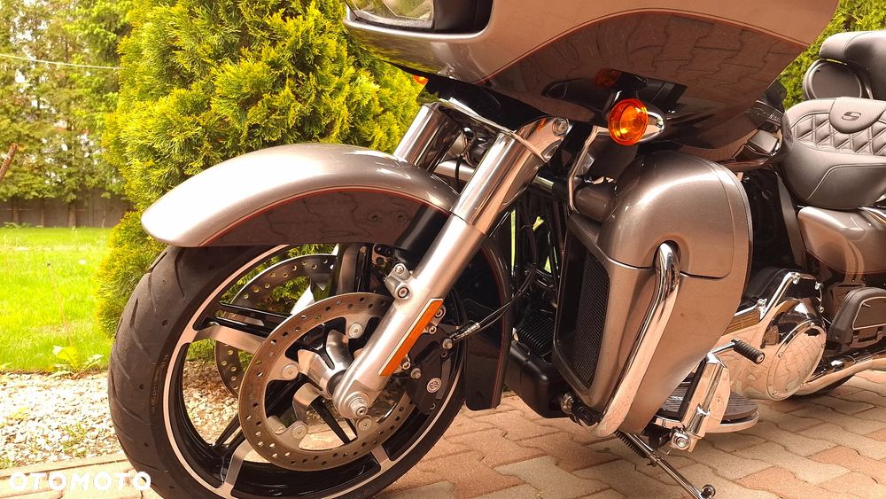 Harley-Davidson Touring Road Glide - 22